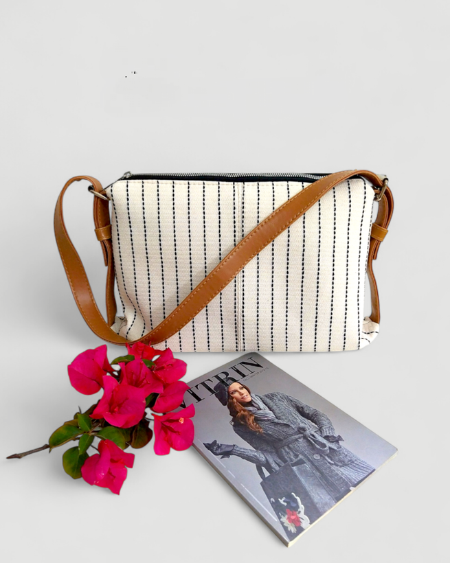 کیف زنانه برزنتی راه راه در فروشگاه زنانه بانوآ